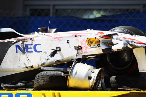 El impacto lateral de Sergio Pérez dejó su coche destrozado en el GP de Mónaco 2011