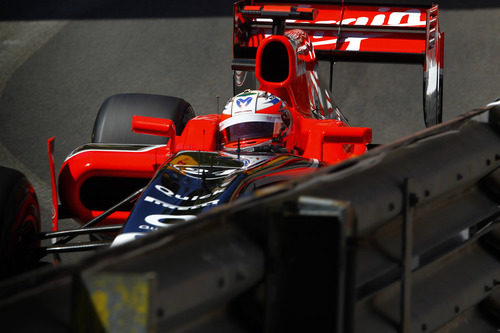 Timo Glock limando las protecciones del circuito de Mónaco