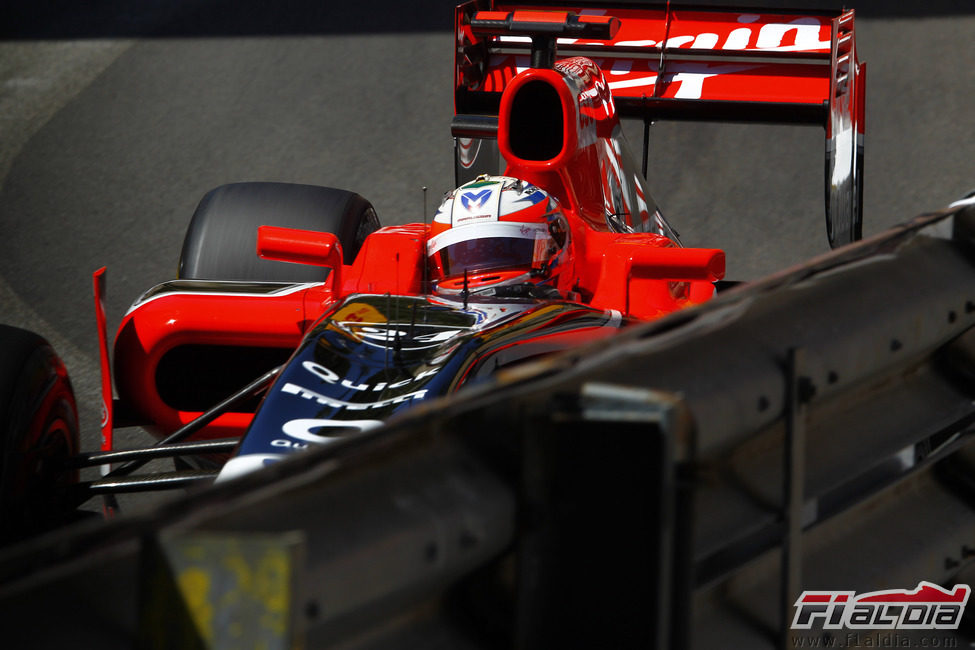 Timo Glock limando las protecciones del circuito de Mónaco