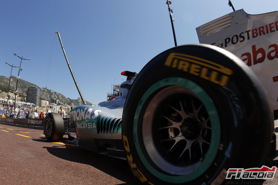 Michael Schumacher en el pitlane de Montecarlo