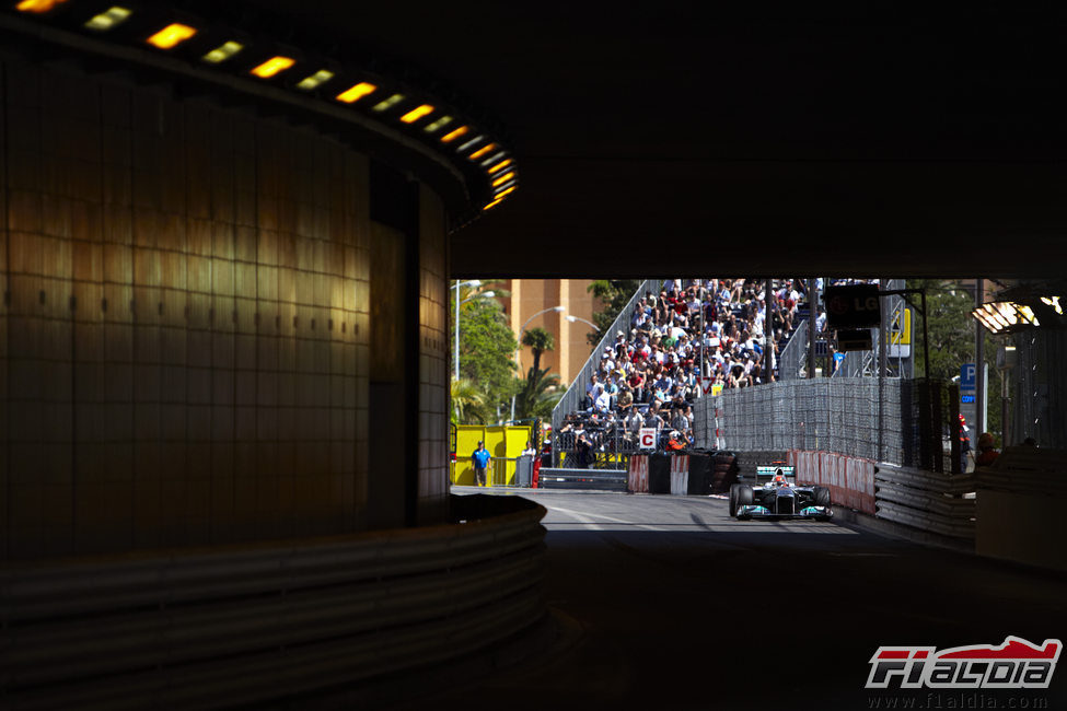 Michael Schumacher entra en el túnel de Mónaco