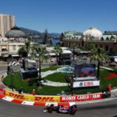 Buemi rodando en las calles monegascas