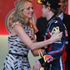 Vettel recibe la felicitación de la novia del Príncipe de Mónaco