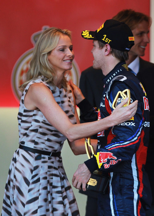 Vettel recibe la felicitación de la novia del Príncipe de Mónaco