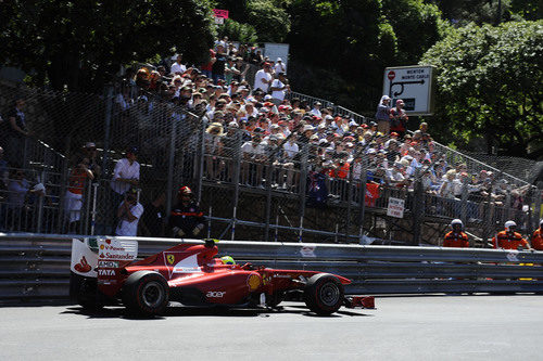 Felipe Massa frente al público de Mónaco 2011