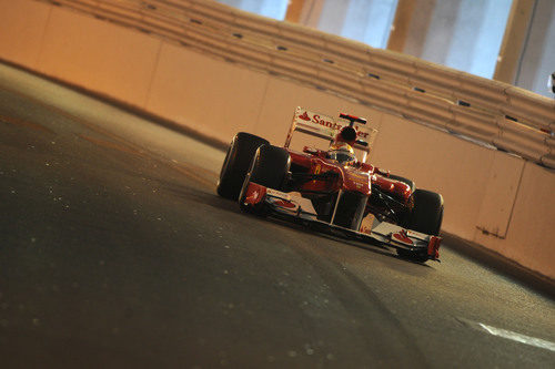 Fernando Alonso en el túnel de Mónaco 2011