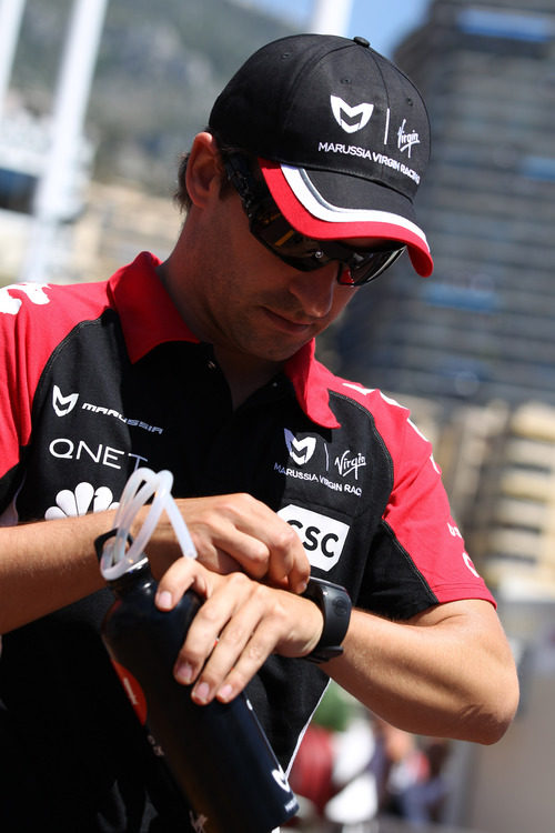 Timo Glock cuenta los minutos antes de empezar la carrera de Mónaco