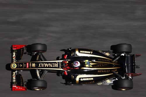 Vitaly Petrov con su R31 en el Gran Premio de Mónaco 2011