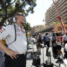 Ross Brawn en la parrilla del GP de Mónaco 2011