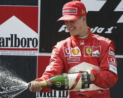 Mercedes y Ferrari mandan apoyo a Michael Schumacher