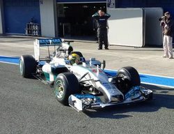 La tranquilidad y el accidente de Hamilton, protagonistas en la primera mañana de test