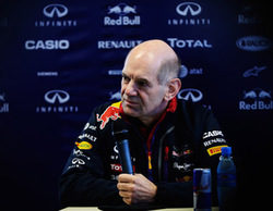 Adrian Newey duda de la legalidad de la suspensión trasera del nuevo McLaren