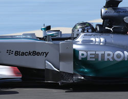 Mercedes se cuelga el cartel de favorito liderando el último día en Baréin