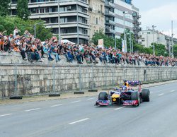 Daniel Ricciardo rueda en las calles de Budapest con el RB7