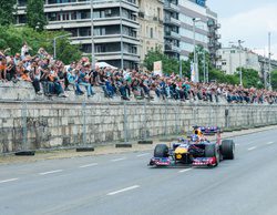 Daniel Ricciardo rueda en las calles de Budapest con el RB7