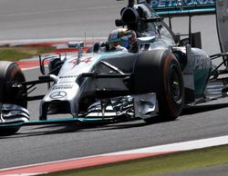 Lewis Hamilton exalta a los fans en casa al liderar los Libres 2 del GP de Gran Bretaña 2014