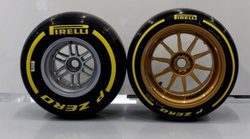 Pirelli presenta sus neumáticos de 18 pulgadas montados en el Lotus E22