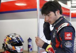 Ricciardo, sobre el debut de Sainz: "Empezar en un equipo pequeño le beneficiaría"