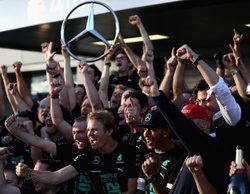 Mercedes celebra el Campeonato y ya trabaja en el coche del 2015