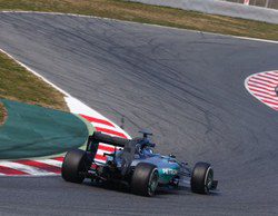 Mercedes asusta y McLaren ve la luz en el segundo día de test de la segunda ronda en Barcelona