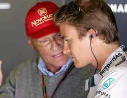Niki Lauda, sobre Rosberg: "Debe cortar la racha de Lewis y meterle presión"