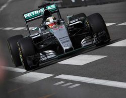 Lewis Hamilton lidera unos Libres 2 marcados por la lluvia y la escasa actividad en pista