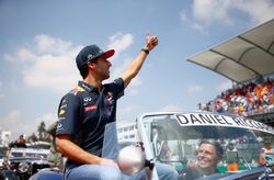 Daniel Ricciardo utilizará el motor evolucionado de Renault en el GP de Brasil