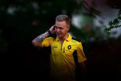 Kevin Magnussen: "El fallo de la suspensión ha sido la causa del pinchazo"