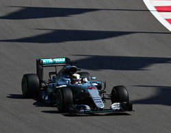 Lewis Hamilton: "Parece que Ferrari podría estar un paso más cerca este fin de semana"