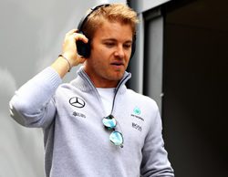 Niki Lauda niega los rumores que sitúan a Rosberg en Ferrari en 2017