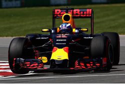 Daniel Ricciardo: "Los Mercedes se han mostrado fuertes hoy"
