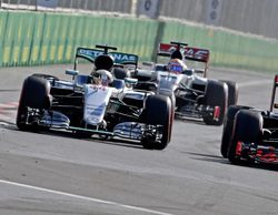 Mercedes confirma que Hamilton y Rosberg perdieron dos décimas por vuelta en Bakú