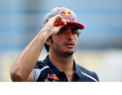 Carlos Sainz seguirá con Toro Rosso en 2017