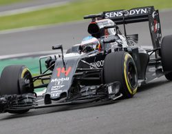 Fernando Alonso lidera una lluviosa primera jornada de test en Silverstone