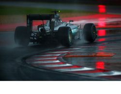 Nico Rosberg: "Aminoré 20km/h y levanté el pie 30 metros antes de la curva"