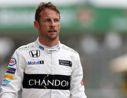 Jenson Button, enfadado con su MP4-31: "Creo que no se me ha olvidado pilotar en lluvia"