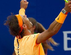 Rafa Nadal, experto de Movistar+ por un día, sorprende a los clientes de la Flagship de Gran Vía