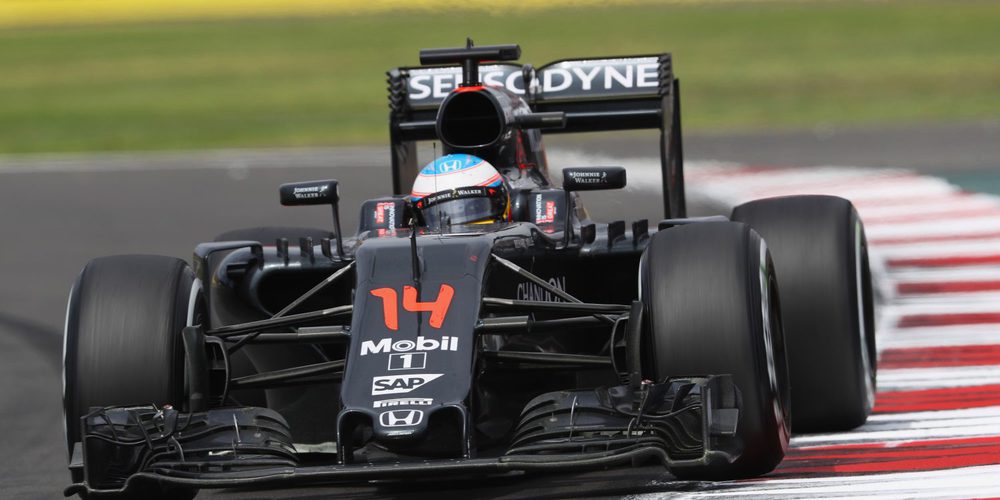 Alonso responde a sus seguidores: "Aún no me han dicho de qué color va a ser el McLaren"
