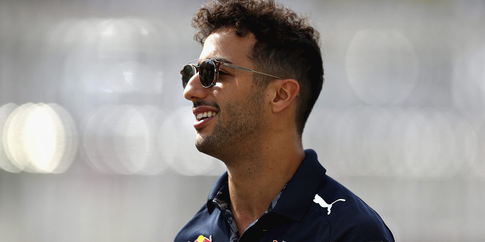 Daniel Ricciardo es el embajador global de la marca Carsales.com.au