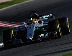 Lewis Hamilton pulveriza los registros en la sesión matutina de la segunda jornada de test