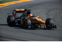 Kubica pilota el Lotus de 2012, y crecen los rumores de su vuelta