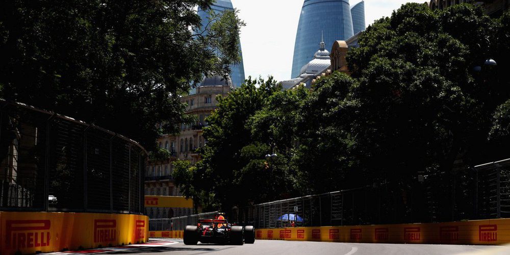 Max Verstappen lidera unos interrumpidos Libres 1 del GP de Azerbaiyán 2017