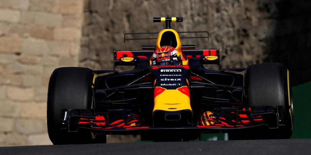 Max Verstappen comanda unos disparatados Libres 2 del GP de Azerbaiyán 2017