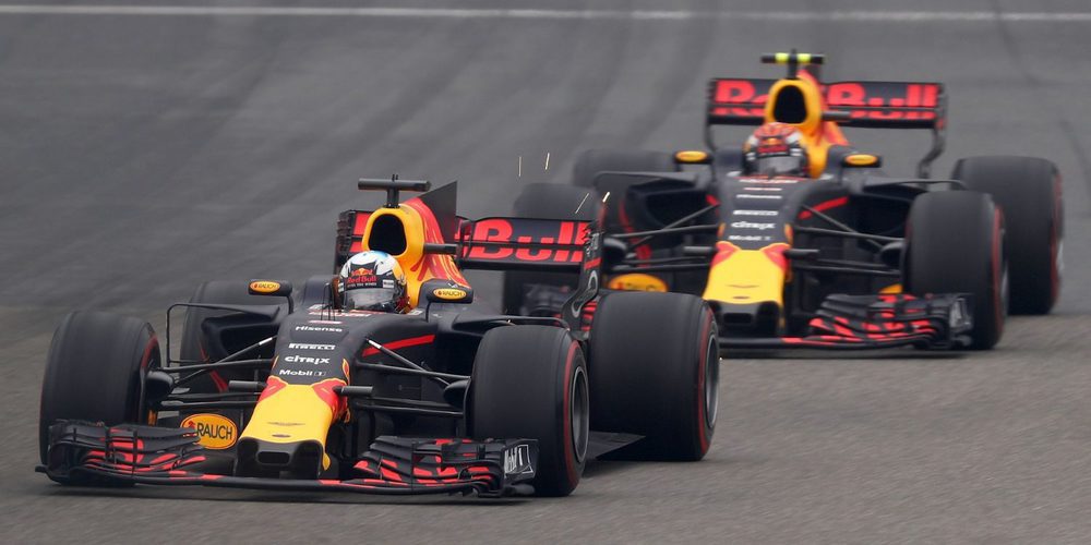 Daniel Ricciardo sobre Max Verstappen: "Está pasando un momento duro, pero se recuperará"