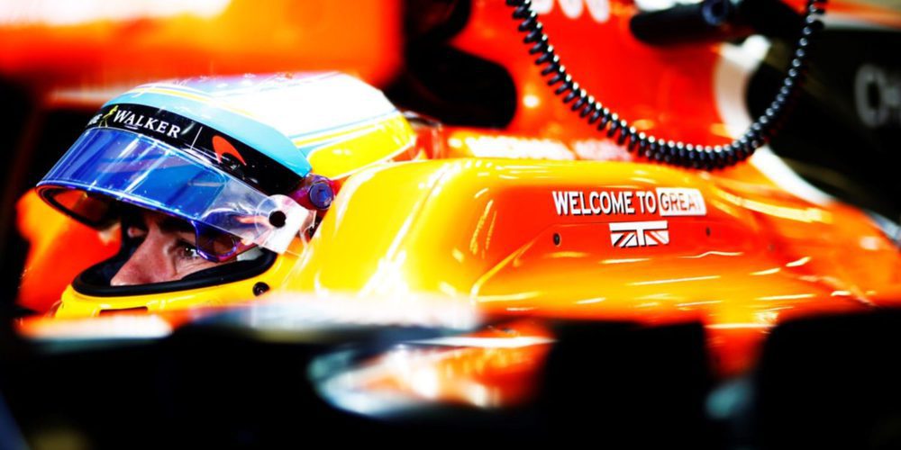 Fernando Alonso: "Estoy contento con el día, nos centramos en el ritmo de carrera"