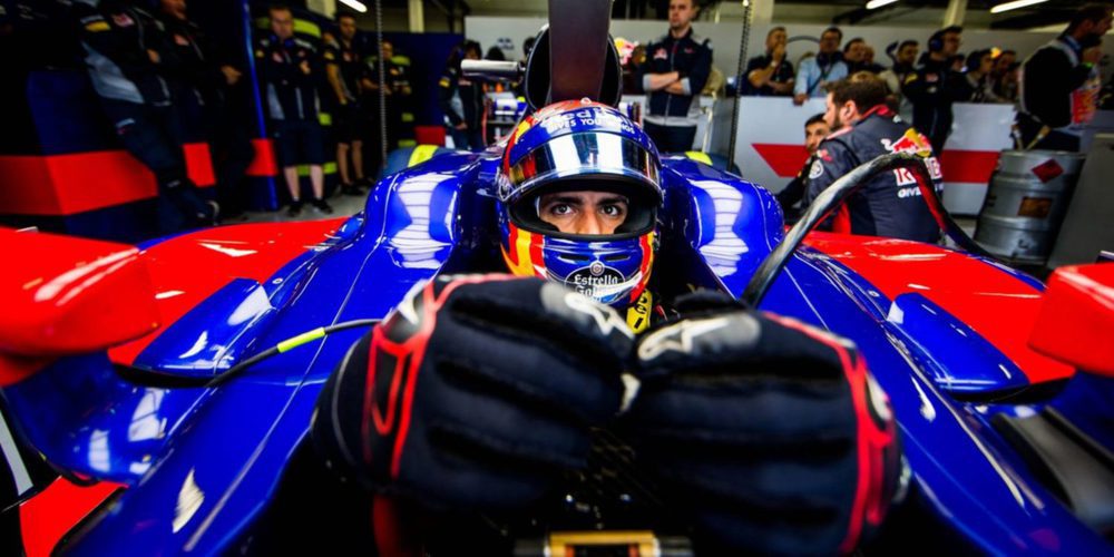 Carlos Sainz: "Estoy decepcionado, pero tenemos que mantener la cabeza alta"