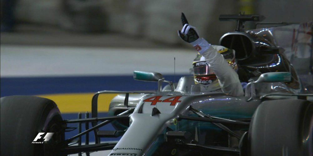Hamilton sobrevive al caos y le mete 25 puntos a Vettel al ganar el GP de Singapur 2017