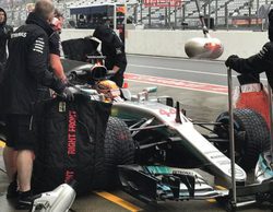 Lewis Hamilton lidera unos irrelevantes Libres 2 del GP de Japón 2017 reducidos a la mitad por la lluvia