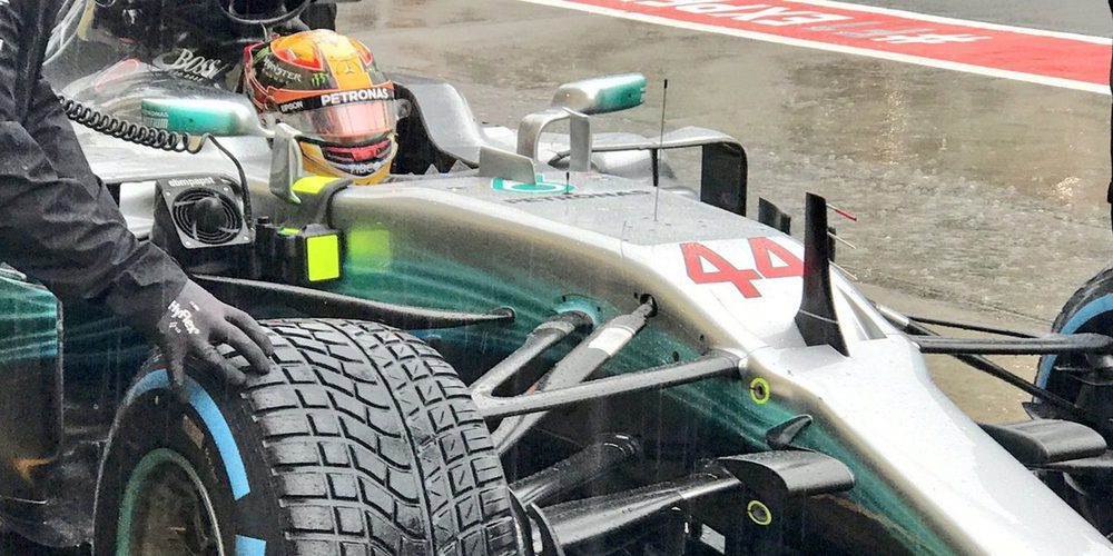 Lewis Hamilton lidera unos irrelevantes Libres 2 del GP de Japón 2017 reducidos a la mitad por la lluvia