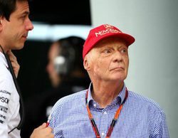 Niki Lauda elogia el rendimiento de Hamilton y define como "agresiva" la maniobra de Vettel